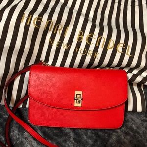 Heri Bendel 2 IN-1 TURN LOCK WALLET ON A STRING